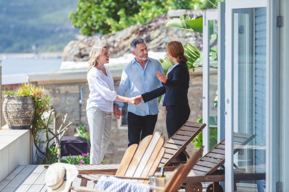 Behind the Scenes: A Peek into the Life of a Luxury Realtor - Expert Luxury Real Estate Services
